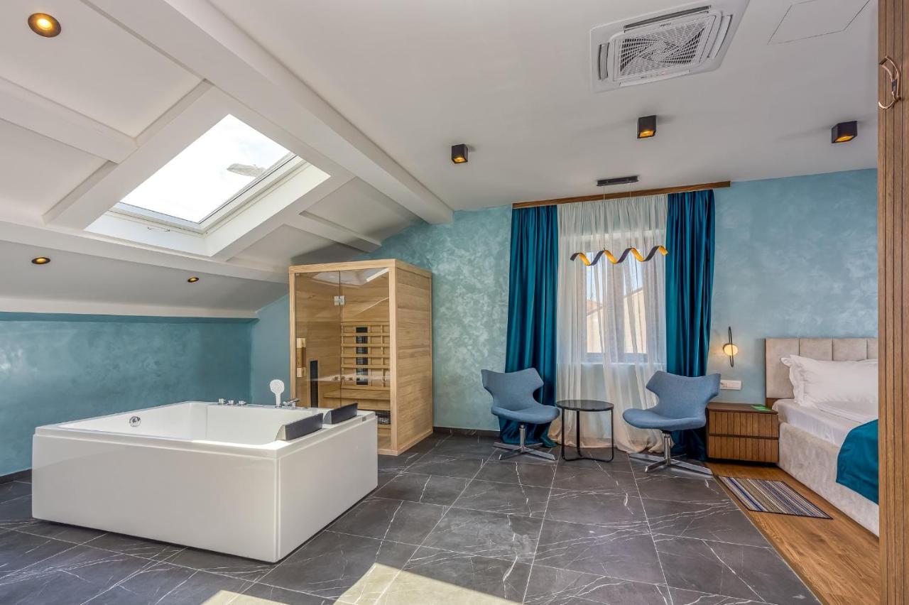 San Valentino Palace Aparthotel Umag Bagian luar foto