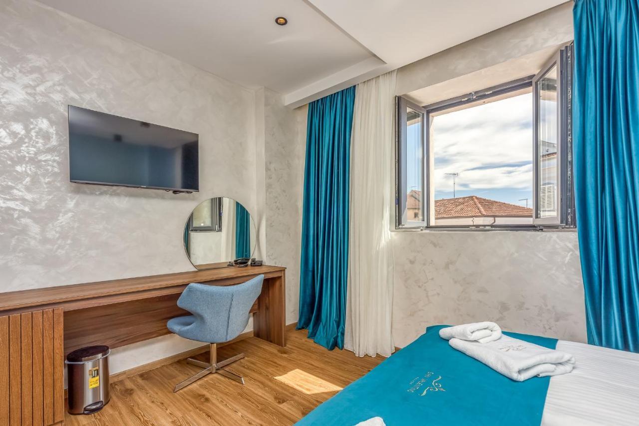 San Valentino Palace Aparthotel Umag Bagian luar foto